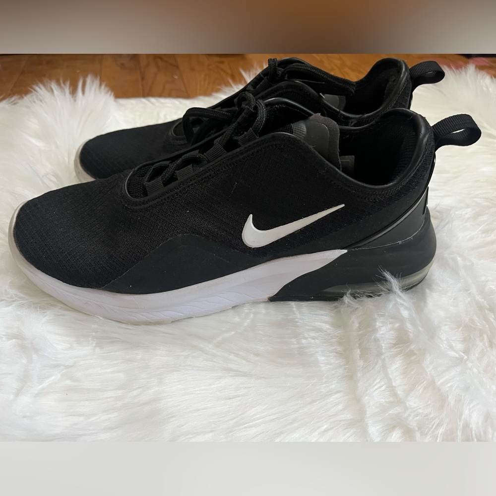Nike Women’s Black and White Athletic Sneakers